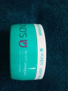 Pond&#39;s Light Moisturiser