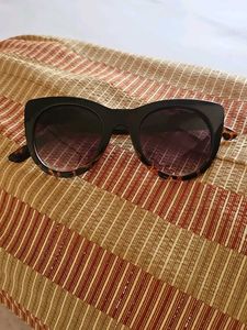 Chic Black Sunglasses- dubai purchased