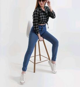 Checked Crop Shirt 🖤🤍 (with Waist Tie)