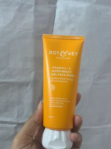 Vitamin C+E Super Bright Gel Face wash