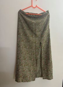 Straight Midi skirt With Slit And Zip