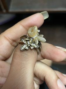 Elegant Floral Gold-Tone Ring with Sparkling Cryst