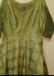 Manyawar Mohey Gown