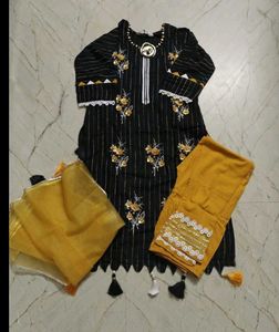 black embroidered kurta with pant n dupatta