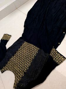 Beautiful Black Frock With Golden Stars Look