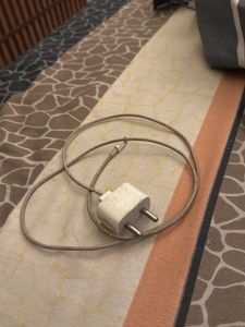 apple 5 wt Mobile Charger