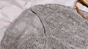 ✨Grey knitted Mesh Sweatshirt✨