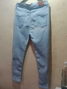 Light Wash High-Waisted Jeans