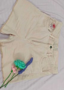 Striped Blouse &amp; Beige Denim Shorts Set🩷