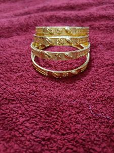 Beautiful Gold Plated 4 Bangles 2.8 Size
