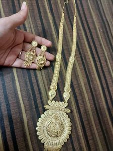 Elegant Golden Necklace Set