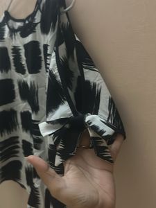 Stylish Black &amp; White Pattern Top