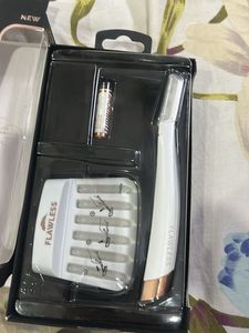 Flawless Dermaplane Golw Lighted Facial Exfoliator
