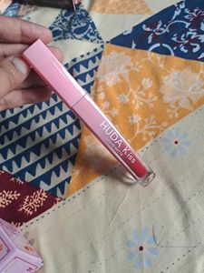 Vlcc Gold Bleach With Huda beauty 2 In 1 Foundation And Treading Suto ,lipstick Combo