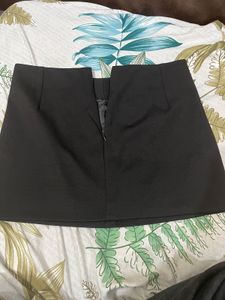 Chic Black Mini Skirt