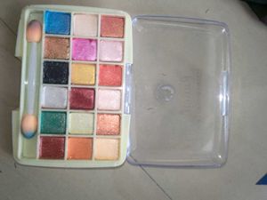 Combo Of Shirt And Eyeshadow Palette