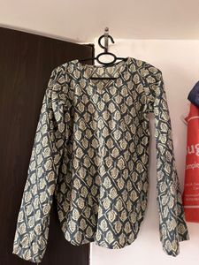 Beautiful Women Full Sleeves Short Kurti