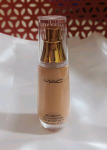 COMBO OF MAC HD Foundations NC20 &amp; NC40 Shades