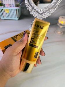 Lakme 9-5 Dry Matte Fluid Sunscreen