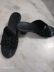 Black Leopard Print Slides
