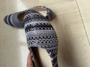Patterned Pointed-Toe Flats