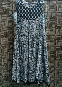 Srishti Sleeveless Black &amp; White Kurti, Size XXL