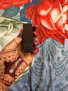 Huda Beauty Lipstick “Masquerade”