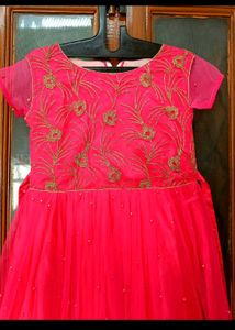 🇳🇿💫🎀Elegant Pink Embroidered Gown