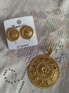 Gold Platted Pendant With Earrings Set