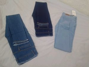 Trio of Women&#39;s Denim Jeans: Sizes 30,32