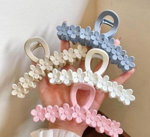 💞flower hair claw  pack of 4 🩷
