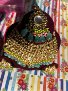Gorgeous Kundan Jewelry Set