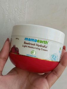 MamaEarth Beetroot Hydraful Light Moisturizing