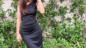 Chic Black Bodycon Midi Dress