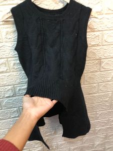 Chic Black Sleeveless Knit Top