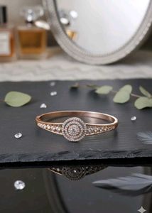 anti tarnish premium quality Elegant  bracelet