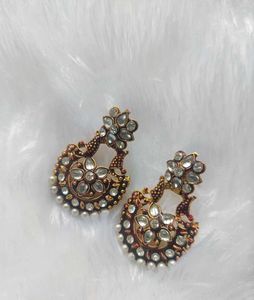 EARRINGS SET