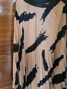 Abstract Print Pleated Midi Skirt