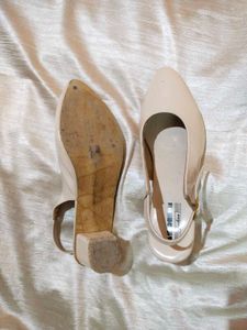 Pre-loved White Heels 🤍