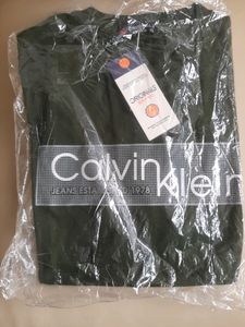 Calvin Klein Tshirt Size 40