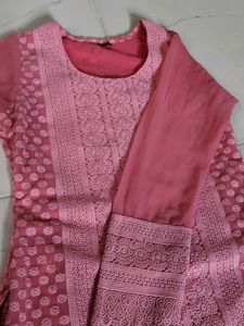 Elegant Pink Embroidered Kurta