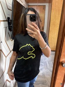 Unisex Puma T-shirt.