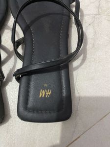 H&amp;M Strap Flat