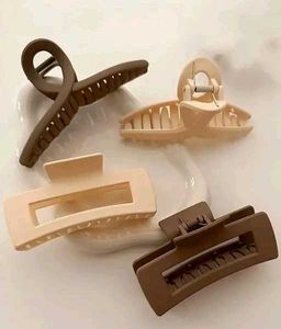 4 Pc Hair Claw Clip Set Random Colours