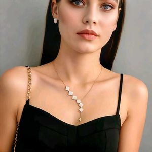 Sparkling Diamond Square Necklace