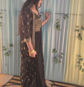 Elegant Black & Gold  three piece no coin like new