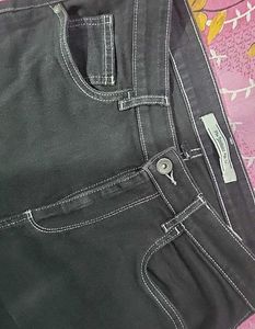 Roadster Black Straight Fit Jeans