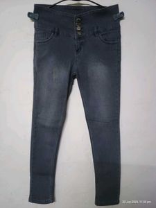 Women’s Like-New Jeans – Style That Fits Just Righ