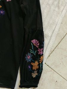 BLACK EMBROIDERED KURTA