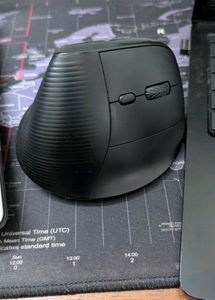 Croma Ergonomic Wireless Mouse